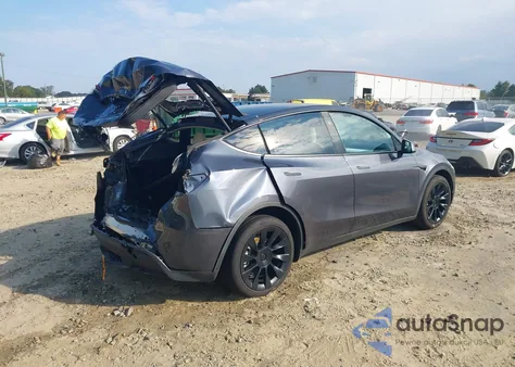 2023 Tesla Model Y Awd/Long Range Dual Motor All-Wheel Drive z USA, uszkodzony, nr VIN 7SAYGDEE4PA167984